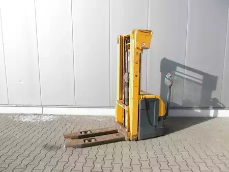 Hochhubwagen 2009  Jungheinrich EJC 220 (1)