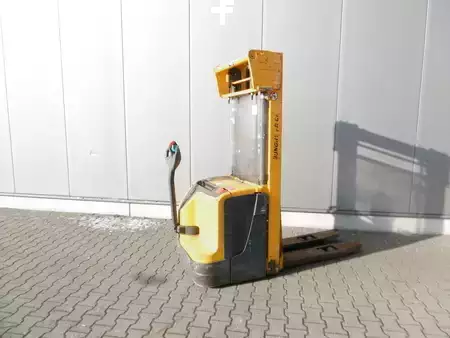 Hochhubwagen 2009  Jungheinrich EJC 220 (2)