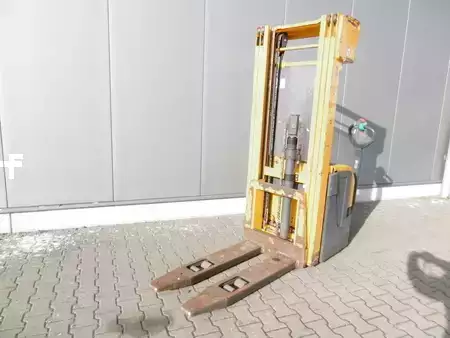 Hochhubwagen 2009  Jungheinrich EJC 220 (6)