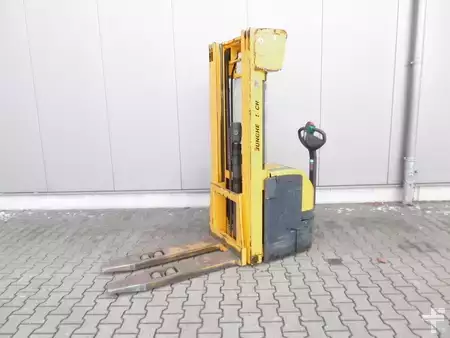 Hochhubwagen 2011  Jungheinrich EJC 220 (1)