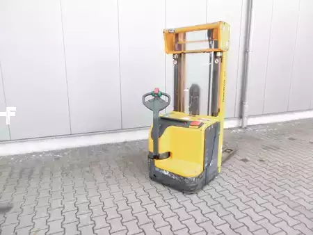 Hochhubwagen 2011  Jungheinrich EJC 220 (8)