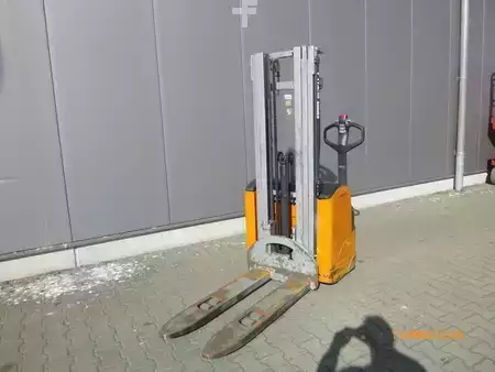 Magasemelésű béka 2004  Still EGV 16 (7)