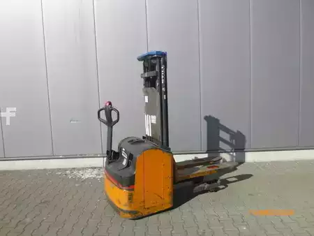 Magasemelésű béka 2000  Still EGV 16 (2)