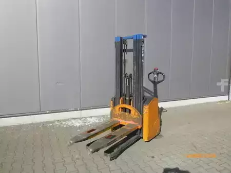 Magasemelésű béka 2000  Still EGV 16 (7)