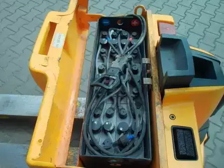 Elektromos raklapemelő 2012  Jungheinrich EJE 220 (5)