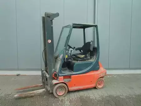 Elektro čtyřkolový VZV 1998  Linde E 20 P (1)