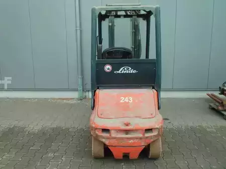 Elektro čtyřkolový VZV 1998  Linde E 20 P (3)