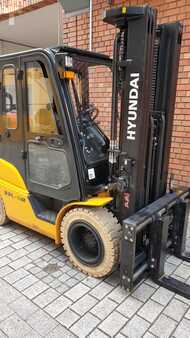 Treibgasstapler 2019 Hyundai 33L-9A (2)