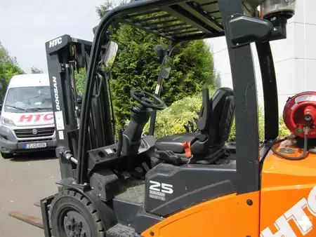 Treibgasstapler 2023  Doosan G 25 E-7 (4)