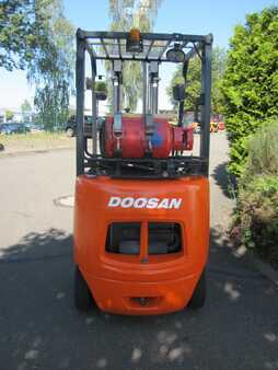 Chariots élévateurs GPL 2011  Doosan G 18 S-5 (3)