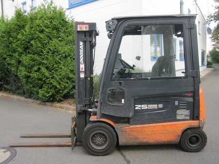 Elektro čtyřkolový VZV 2012 Doosan B 25 X-5 (1)