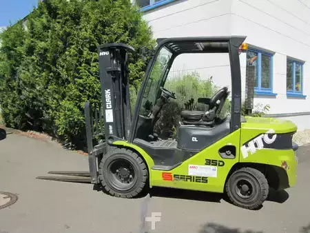 Diesel Forklifts 2023  Clark S 35 D (1)