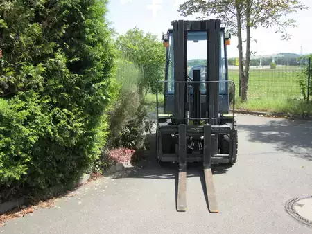 Diesel Forklifts 2023  Clark S 35 D (4)