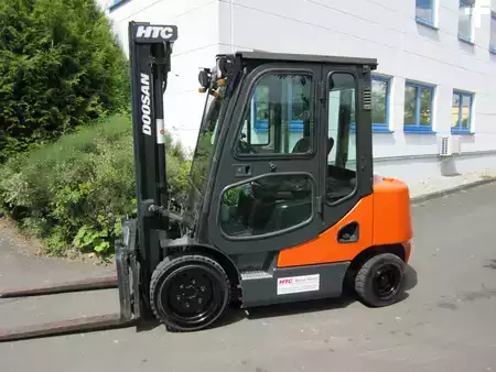 Empilhador diesel 2007  Doosan D 30 S-5 (1)