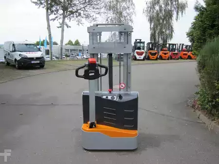 Stacker pedestre 2021  Still ECV 10 (2)