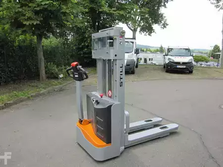 Stacker pedestre 2021  Still ECV 10 (3)