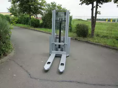 Stacker pedestre 2021  Still ECV 10 (4)