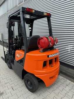 Chariots élévateurs GPL 2015  Doosan G20G (3)