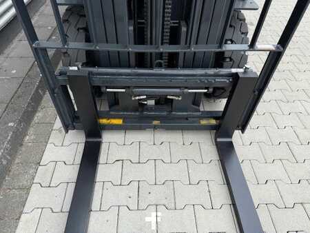 Chariots élévateurs GPL 2015  Doosan G20G (4)