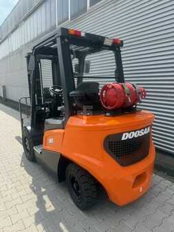 Carretilla elevadora GLP 2023  Doosan G30 NXP    49 Stunden! (3)
