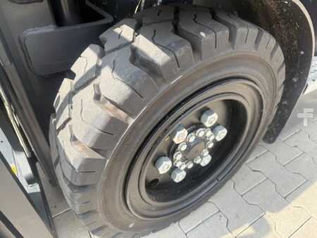 Carretilla elevadora GLP 2023  Doosan G30 NXP    49 Stunden! (5)