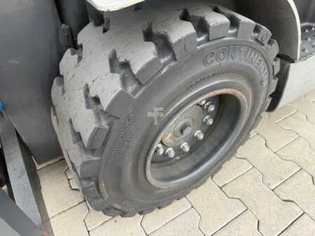 Treibgasstapler 2020  Still RX70-30T (5)