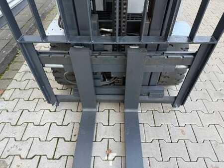 Treibgasstapler  Still RX70-30T (4)