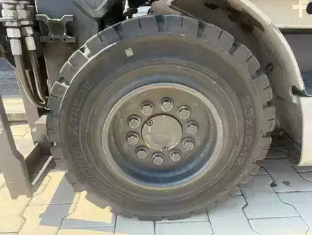 Nestekaasutrukki 2021  Still RX70-35T (5)