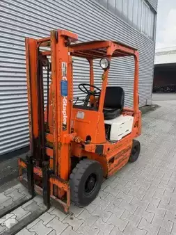 Chariots élévateurs diesel 1985  TCM FVD15Z15 (2)