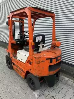 Chariots élévateurs diesel 1985  TCM FVD15Z15 (3)