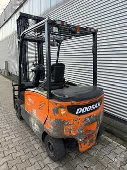 El truck - 4 hjulet 2019  Doosan B35X-7 (3)