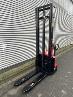 Stapelaars 2023  Manitou ES112 EASY (3)