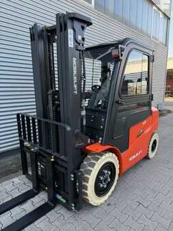 Elektro 4 Rad 2025  Noblelift FE4P30Q (2)