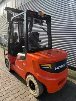 Elektro 4 Rad 2025  Noblelift CPD30-AF1S (3)