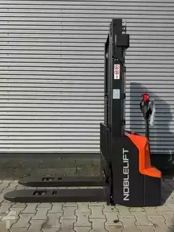 Ruční vysokozdvižný vozík 2026  Noblelift SWB130 Initialhub (1)