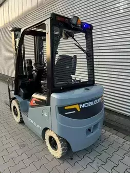Elektromos 4 kerekű 2026 Noblelift CPD18-A2 (3)