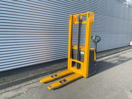 Pallestabler 2013 Jungheinrich EJC112 (2)