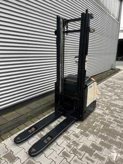 Pallet Stackers 2017  Crown ET 4000 1.6 (2)