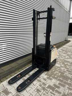 Pallet Stackers 2017  Crown ET 4000 1.6 (2)