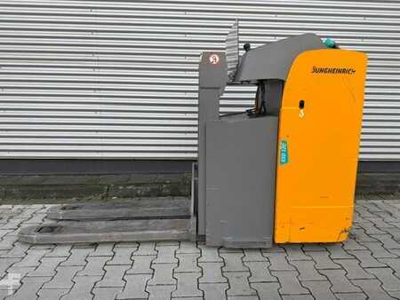 Stackers Stand-on 2019 Jungheinrich ESD 120 (1)