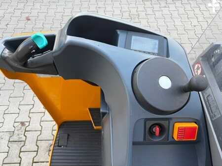 Fahrerstandstapler  Jungheinrich ESD 120 (5)