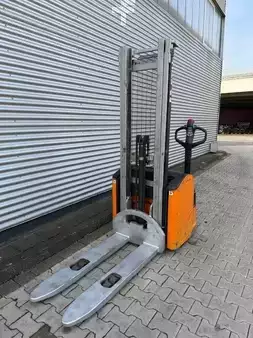 Hochhubwagen 2006  Still EGV16 Initialhub (2)