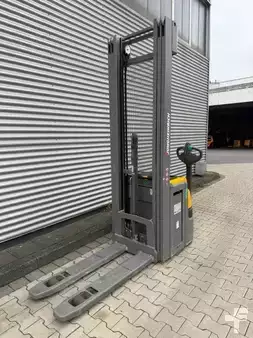 Apilador eléctrico 2022  Jungheinrich EJC214z  Initialhub!!! 686 Std. (2)