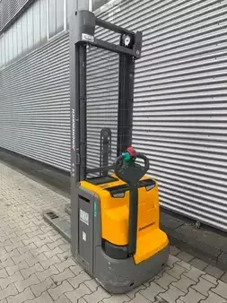 Apilador eléctrico 2022  Jungheinrich EJC214z  Initialhub!!! 686 Std. (3)