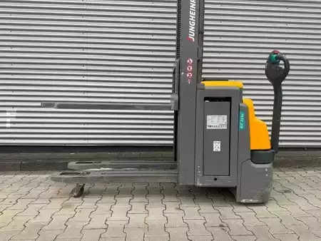 Apilador eléctrico 2022  Jungheinrich EJC214z  Initialhub!!! 686 Std. (4)