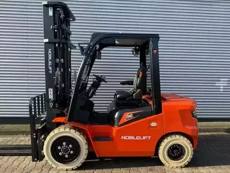 Elektro čtyřkolový VZV 2025  Noblelift CPD30-AF1S (1)