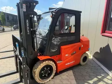 Elektro čtyřkolový VZV 2026  Noblelift FE4P50Q (1)
