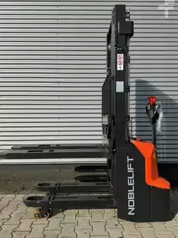 Stacker pedestre 2026  Noblelift SWB130 Initialhub (4)