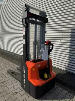 Stacker pedestre 2026  Noblelift SWB130 Initialhub (3)