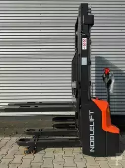 Stacker pedestre 2026  Noblelift SWB130 Initialhub (4)